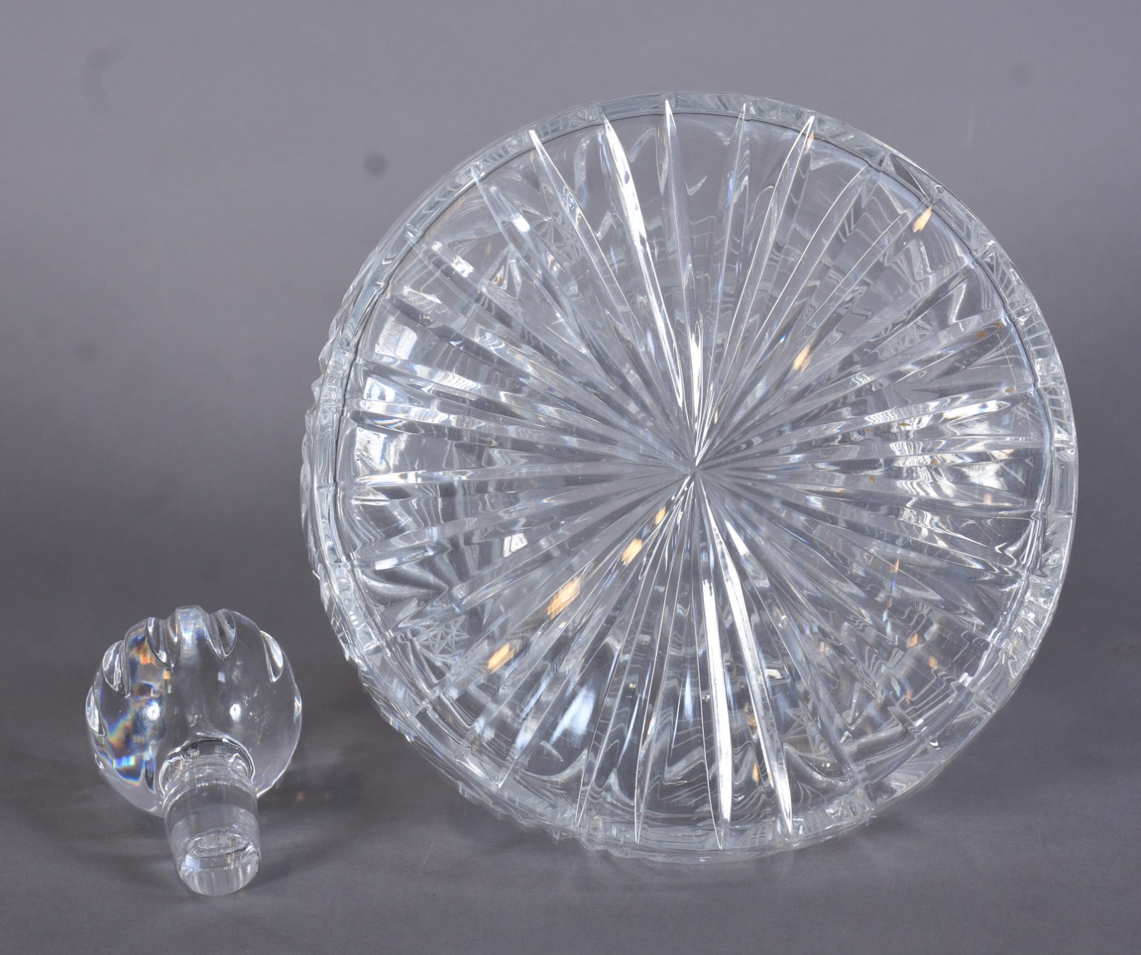Garrafa "Captain Decanteur" de cristal europeu lapidado. - foto 4 de 9
