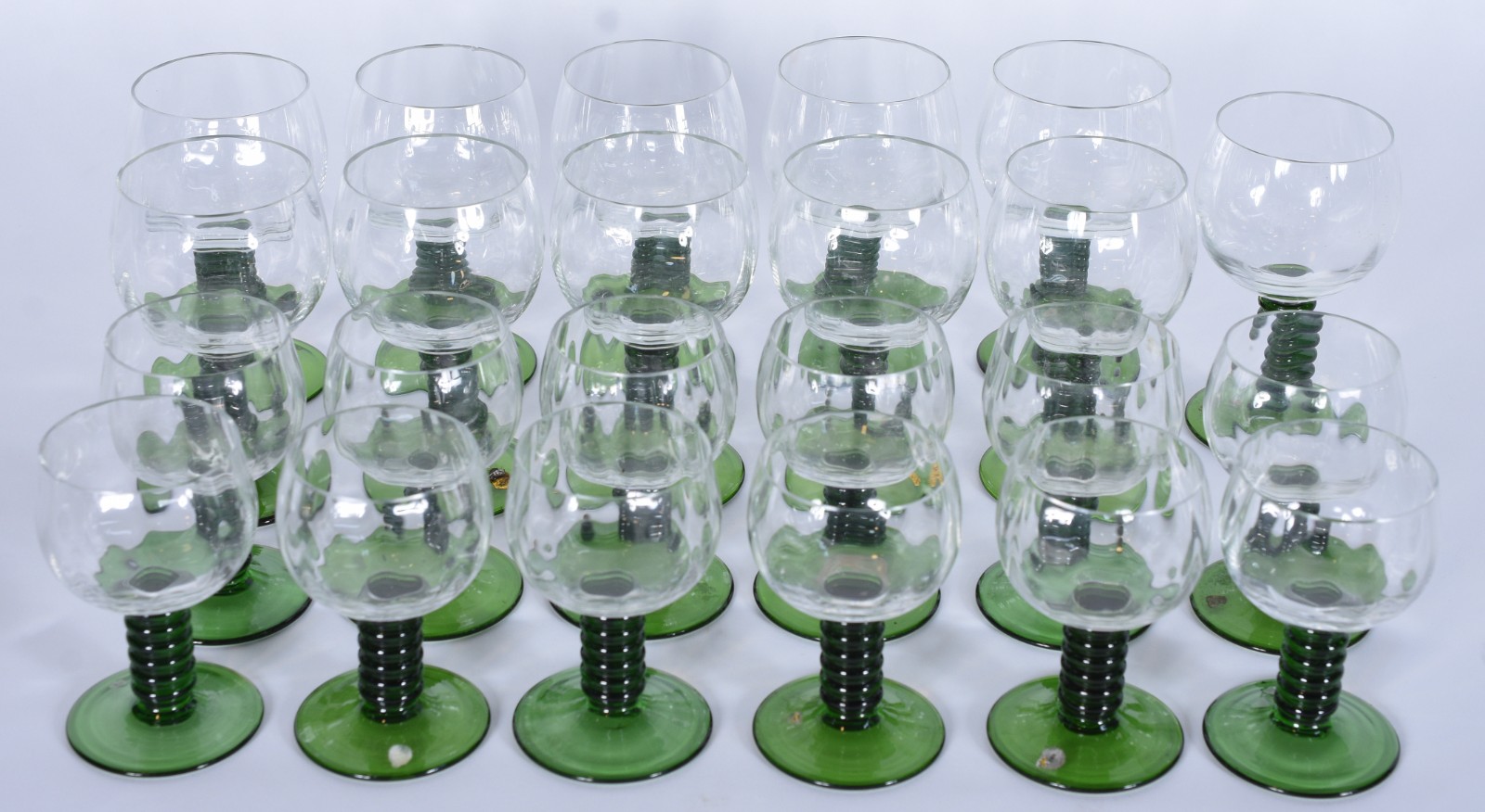 Conjunto de taças de cristal Hering com pés retorcidos na cor verde... - foto 2 de 6