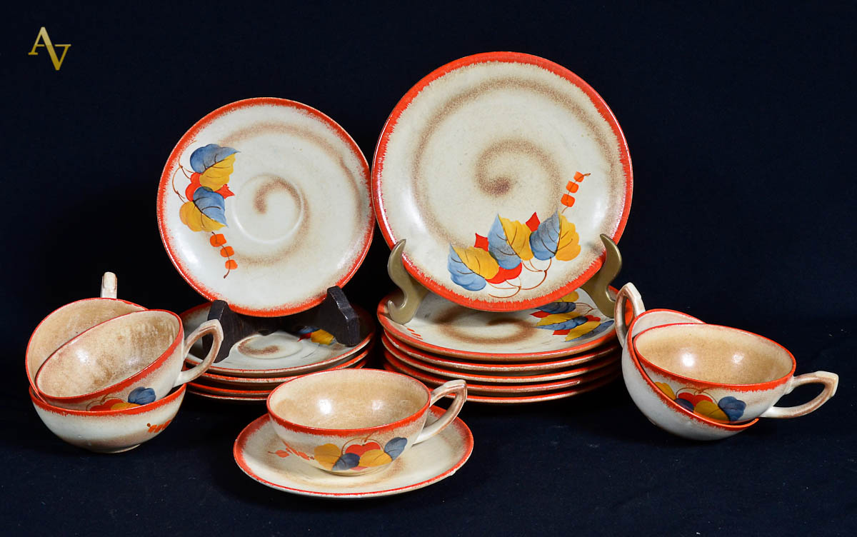 Seis xícaras de chá c/ pires e 6 pratinhos de porcelana tcheca na cor...