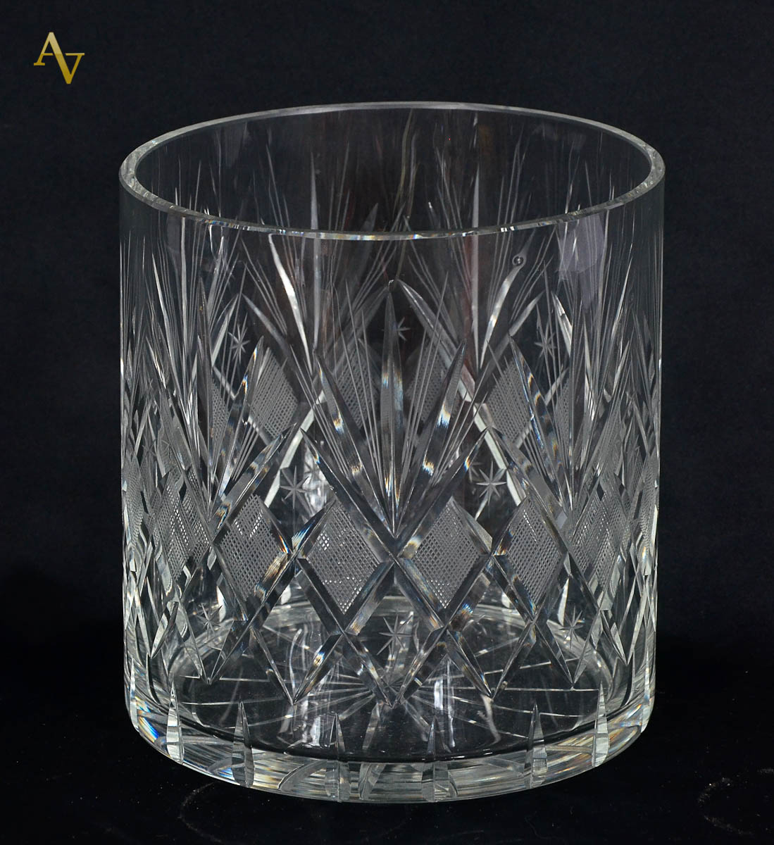 Wine Cooler de cristal lapidado. Alt. 20 cm - diam. 19m.