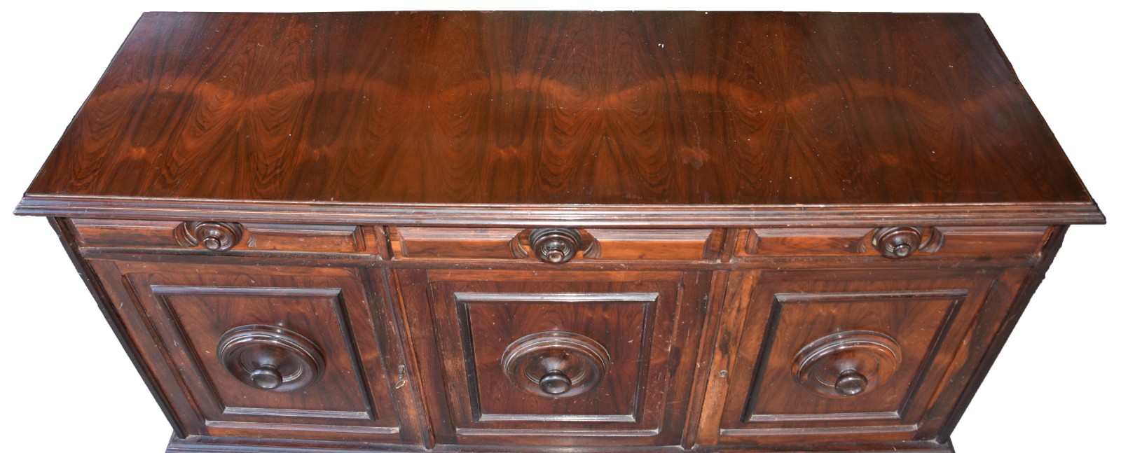 Buffet de jacarandá com 3 gavetas e 3 portas almofadadas, prateleiras... - foto 5 de 8