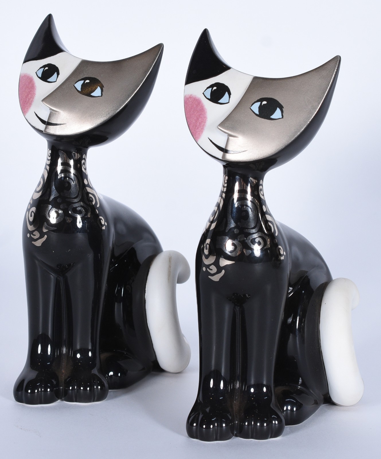 Par de estatuetas de porcelana alemã representanto Gatos, assinado R... - foto 1 de 8