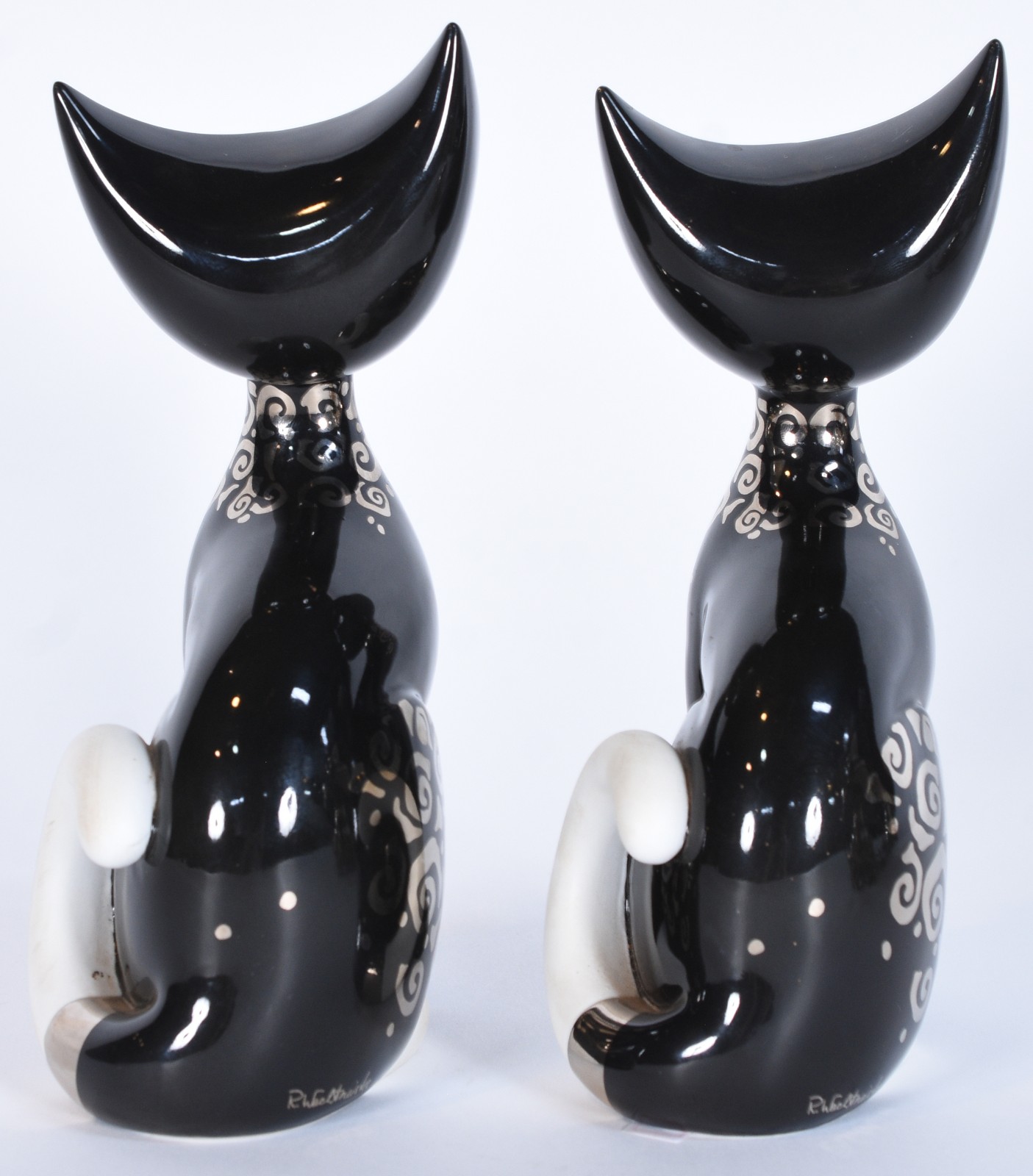 Par de estatuetas de porcelana alemã representanto Gatos, assinado R... - foto 5 de 8