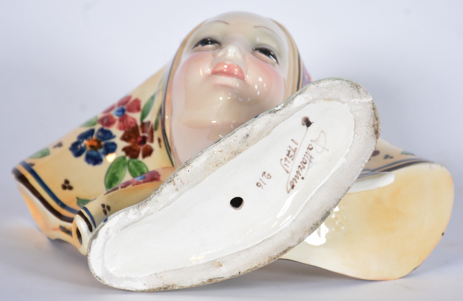 Busto feminino de porcelana italiana, assinada e numerada 2/6. - foto 6 de 7