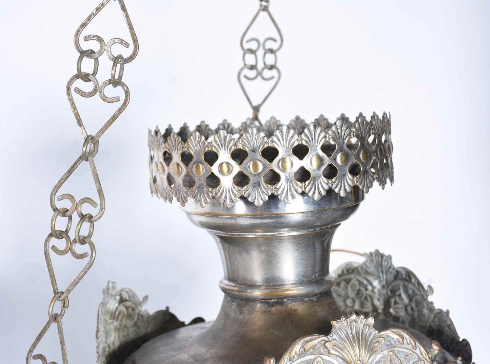 Lampadário de teto de metal prateado. - foto 4 de 4