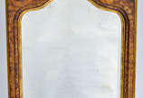 Espelho dourado. Alt. 85 cm; larg. 54 cm. - Espelho dourado. Alt. 85 cm; larg. 54 cm.