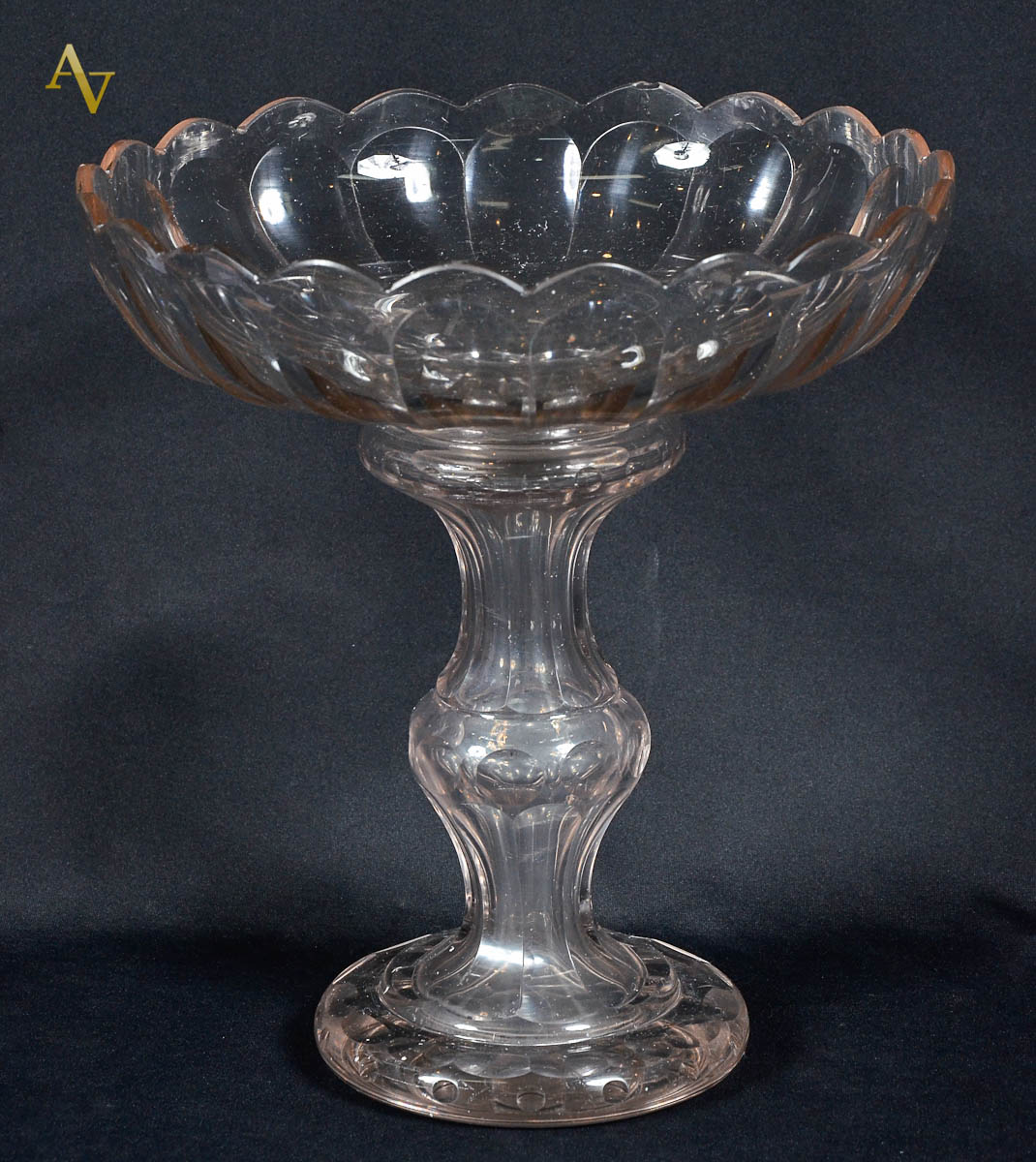 Antiga fruteira de cristal frances, possivelmente BACARAT, em duas...
