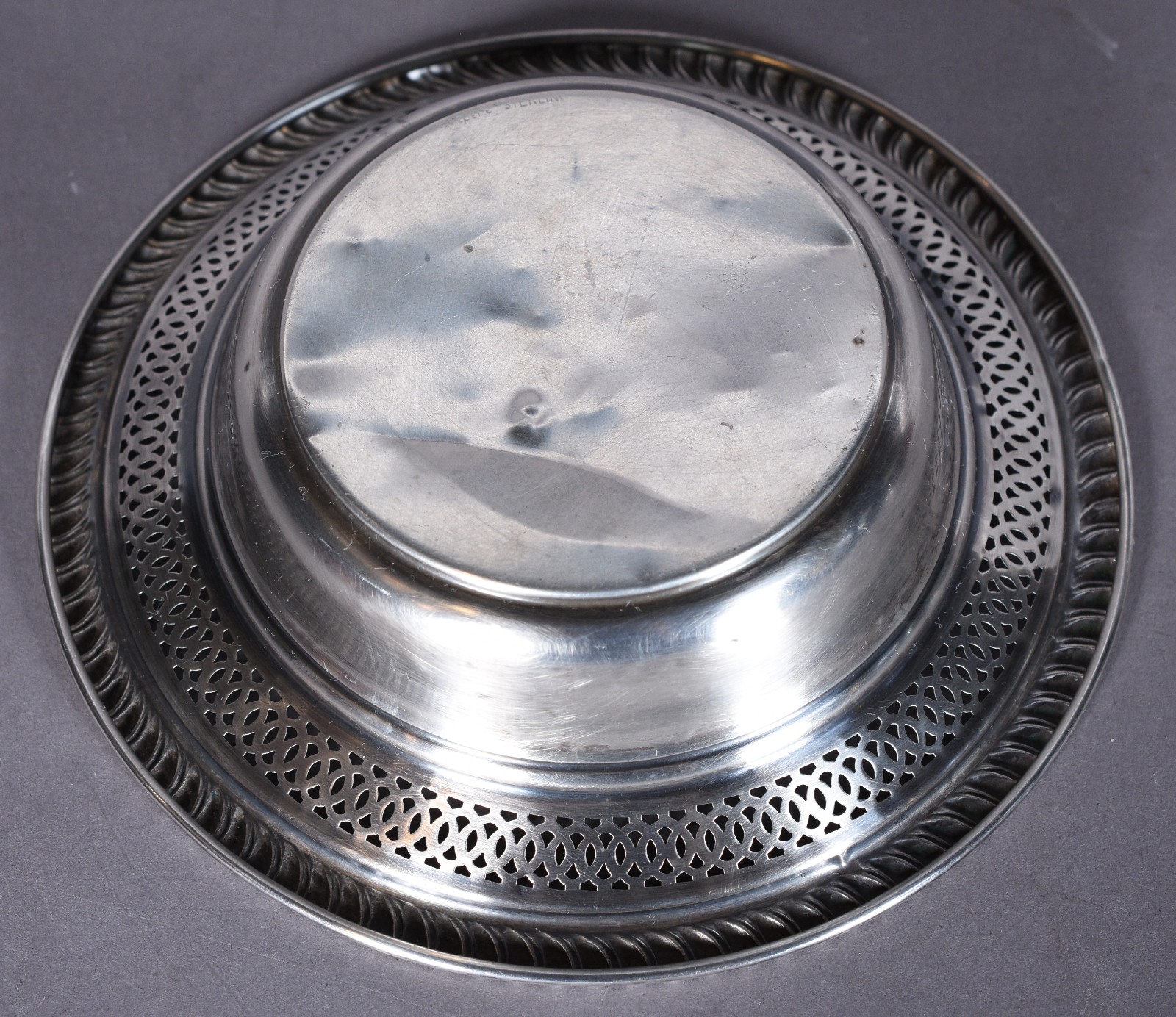 Bowl de prata Sterling com borda trabalhada, com amassados. Peso da... - foto 4 de 5