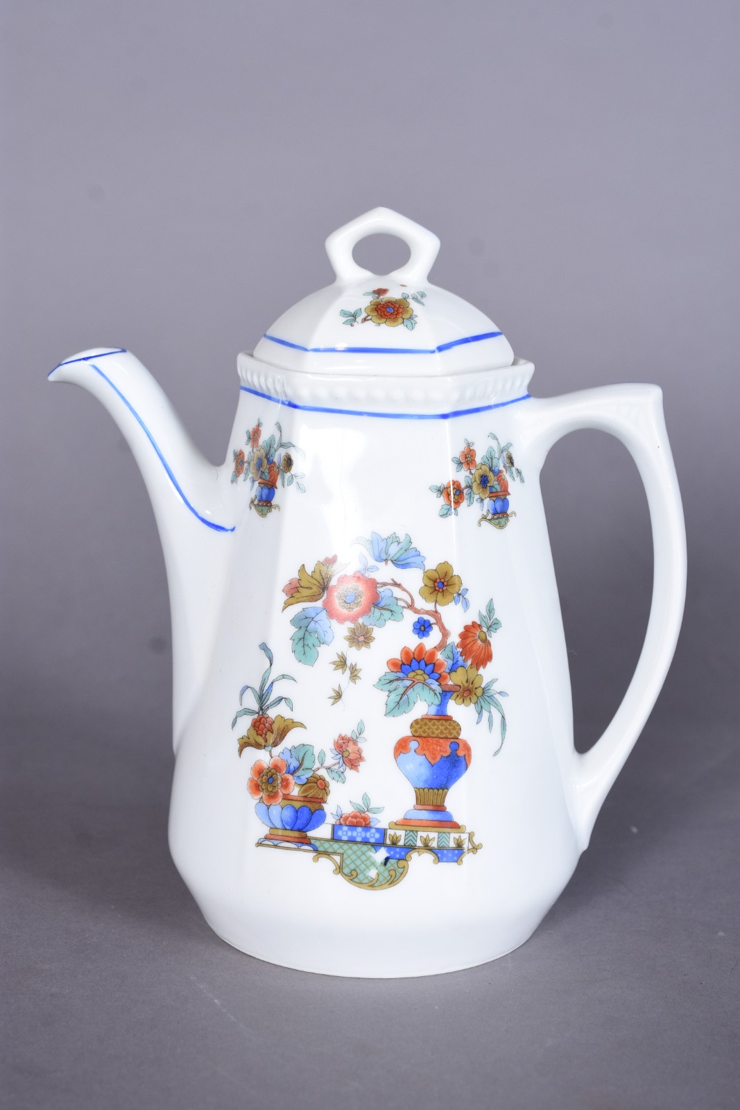 Tete a tete de porcelana com 5 peças, sendo: bule, leiteira... - foto 4 de 10