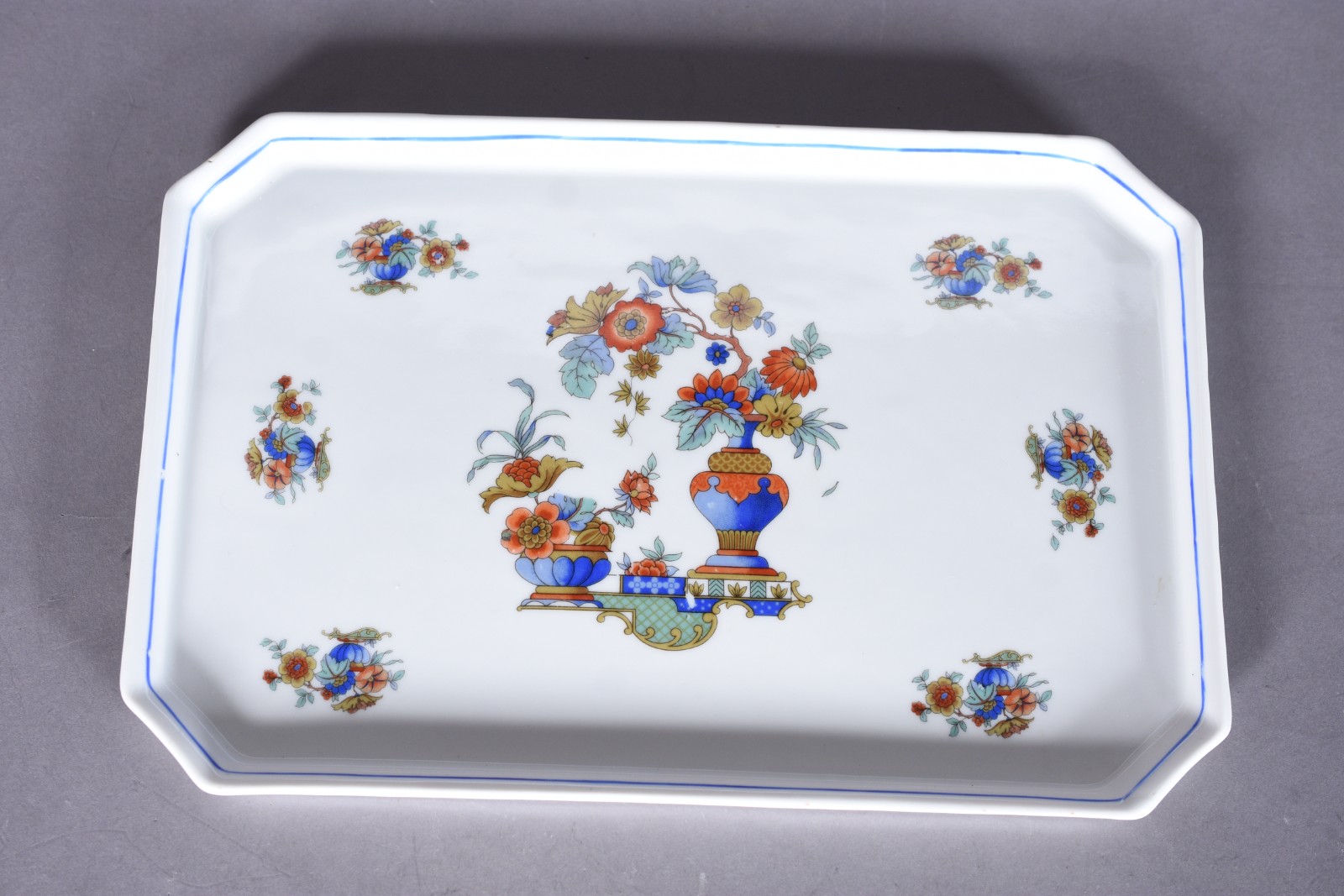 Tete a tete de porcelana com 5 peças, sendo: bule, leiteira... - foto 6 de 10