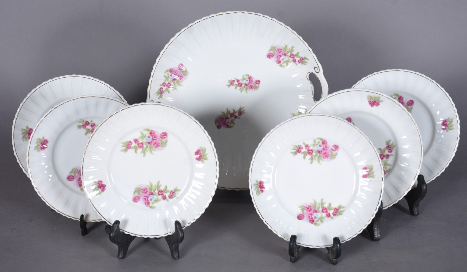 Conjunto para bolo de porcelana Real composto de: 6 pratinhos e prato... - foto 1 de 5