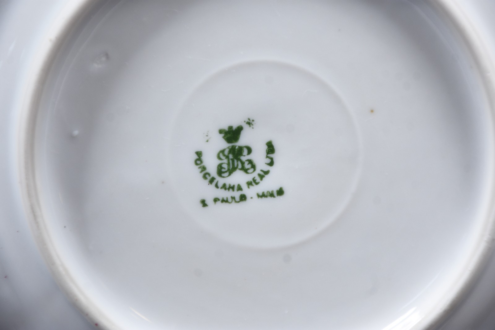 Conjunto para bolo de porcelana Real composto de: 6 pratinhos e prato... - foto 4 de 5