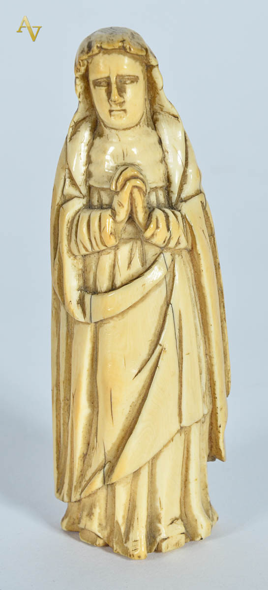 NOSSA SENHORA - Pequena estatueta de marfim indo-portugues. Alt. 12...