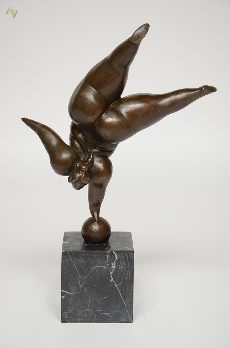 Escultura em bronze repres.figura feminina, assinada MILO, com base... - foto 1 de 3