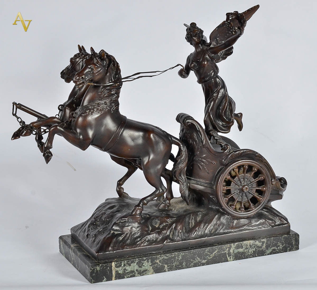 Grupo escultórico frances de petit bronze repres. Biga com figura...