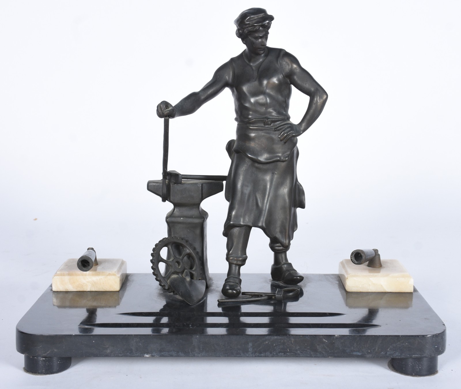 Tinteiro decorado com escultura de petit bronze representando... - foto 2 de 7