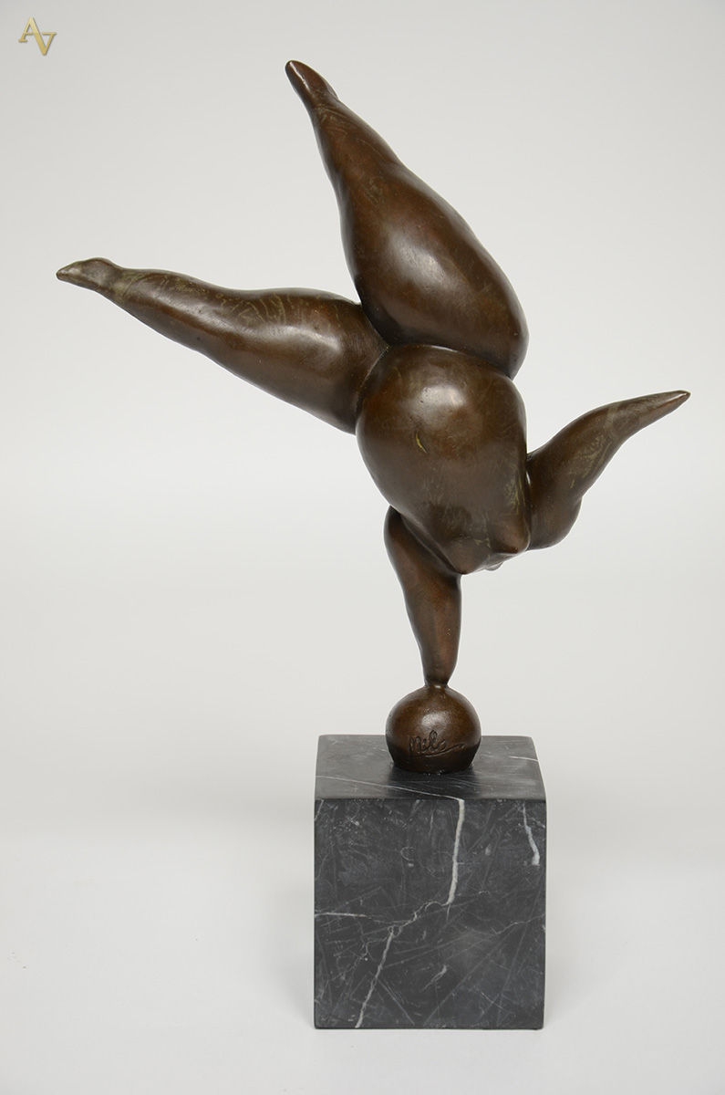 Escultura em bronze repres.figura feminina, assinada MILO, com base... - foto 2 de 3