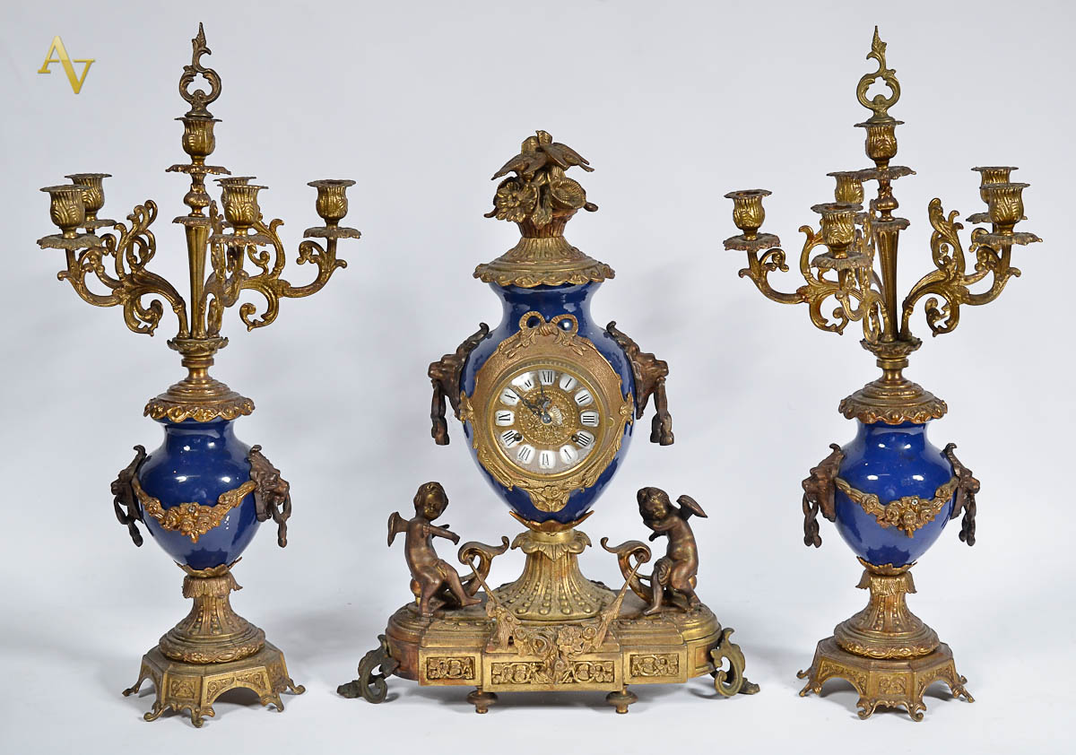Garniture Italiana p/ lareira, estilo Luis XVI, em bronze dourado...