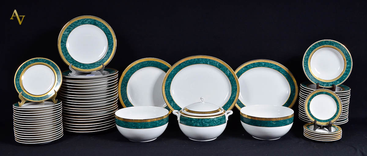 Aparelho de jantar de porcelana tailandesa branca com tarja verde e...