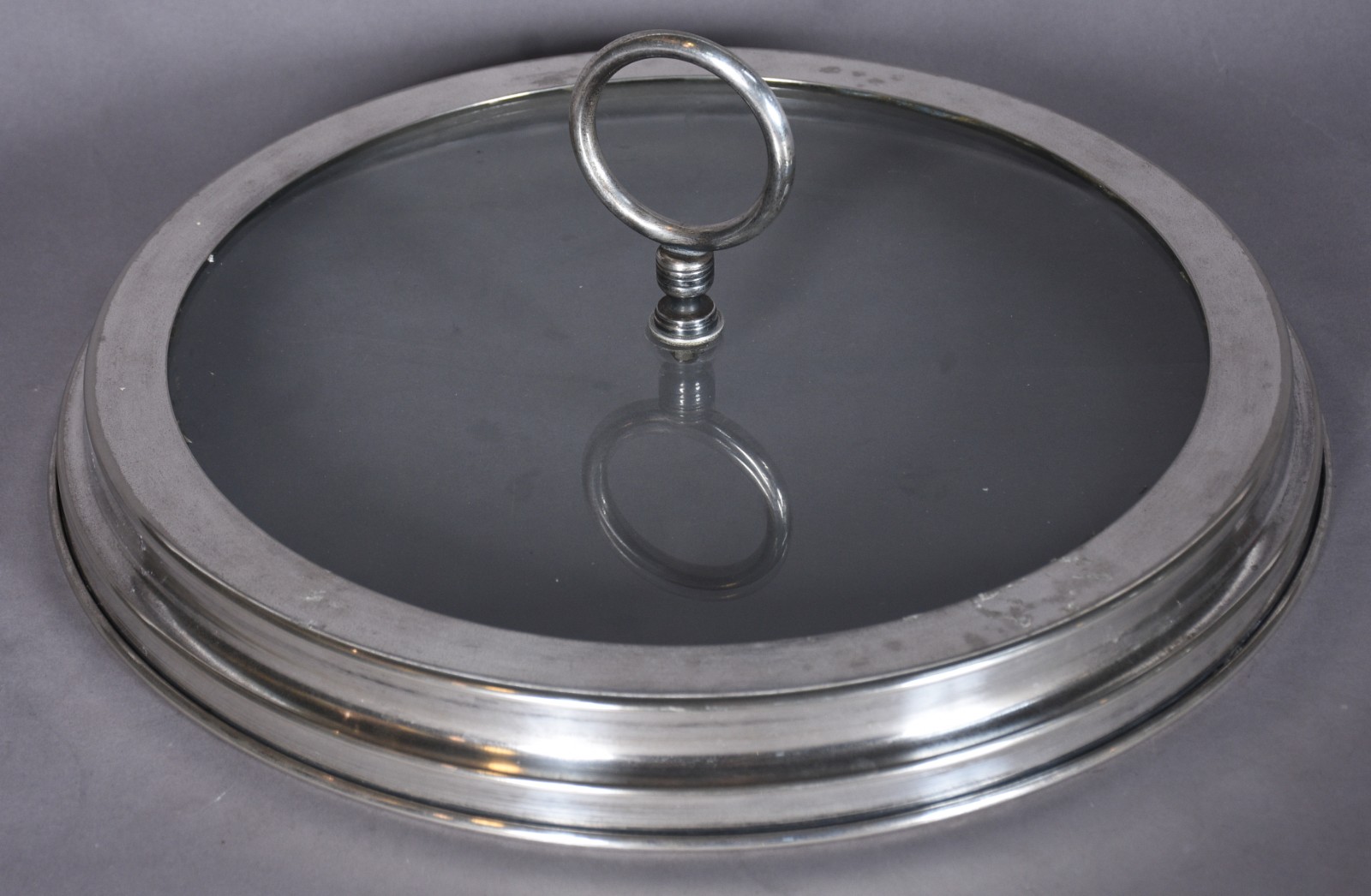 Bandeja para petiscos de vidro e metal. - foto 3 de 7