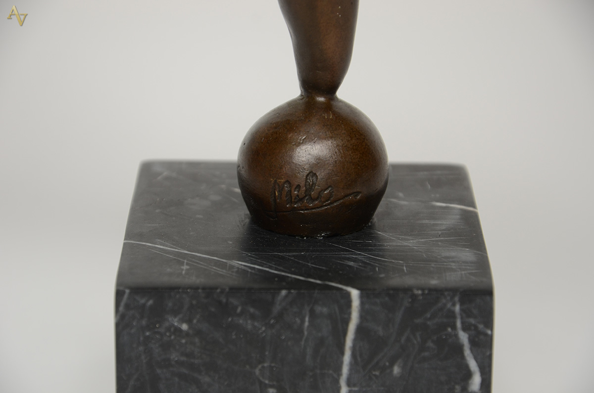 Escultura em bronze repres.figura feminina, assinada MILO, com base... - foto 3 de 3