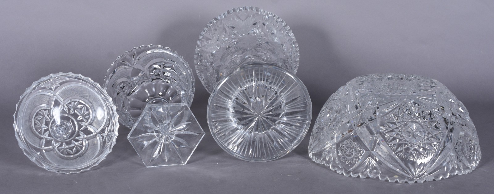 Três peças de cristal lapidado, sendo: bomboniere, vaso e fruteira. - foto 10 de 10