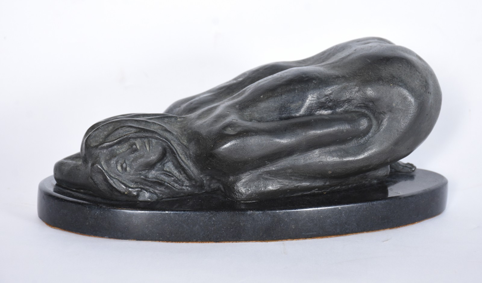Escultura de petit bronze representando figura feminina, assinada. - foto 1 de 7