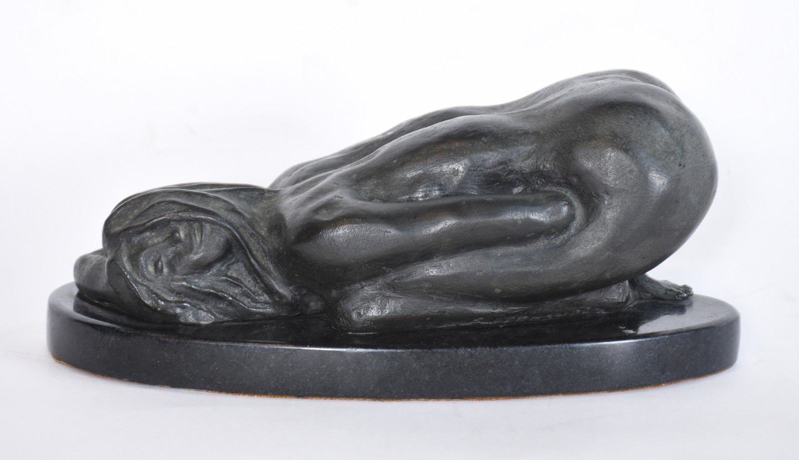 Escultura de petit bronze representando figura feminina, assinada. - foto 3 de 7