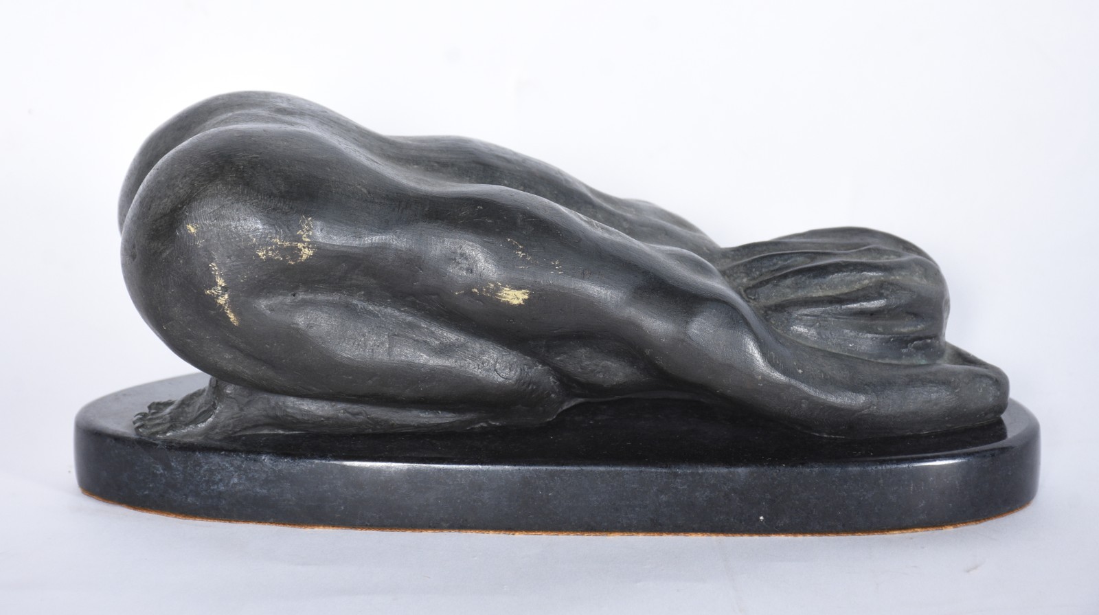 Escultura de petit bronze representando figura feminina, assinada. - foto 4 de 7