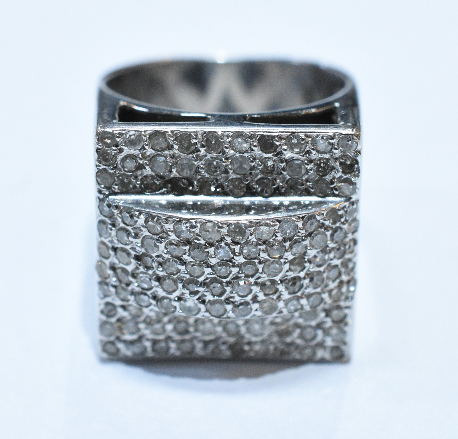 Anel de ouro branco, 18 k, rico e imponente trabalho estilo Art Deco... - foto 2 de 6