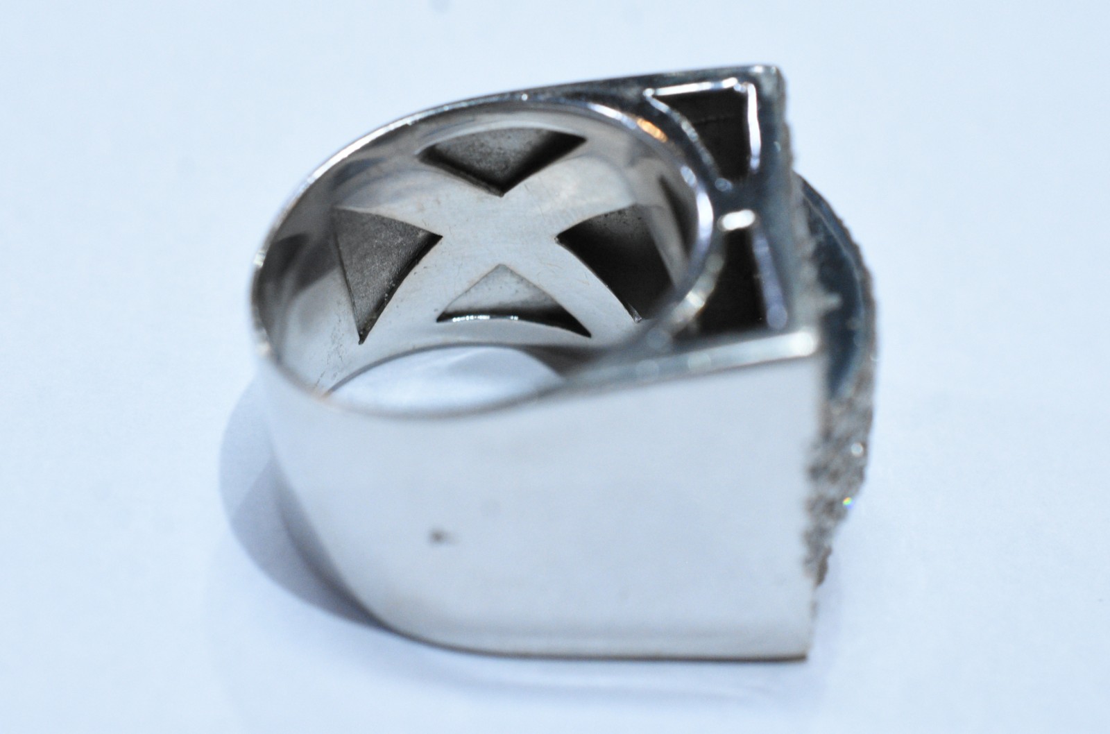Anel de ouro branco, 18 k, rico e imponente trabalho estilo Art Deco... - foto 3 de 6
