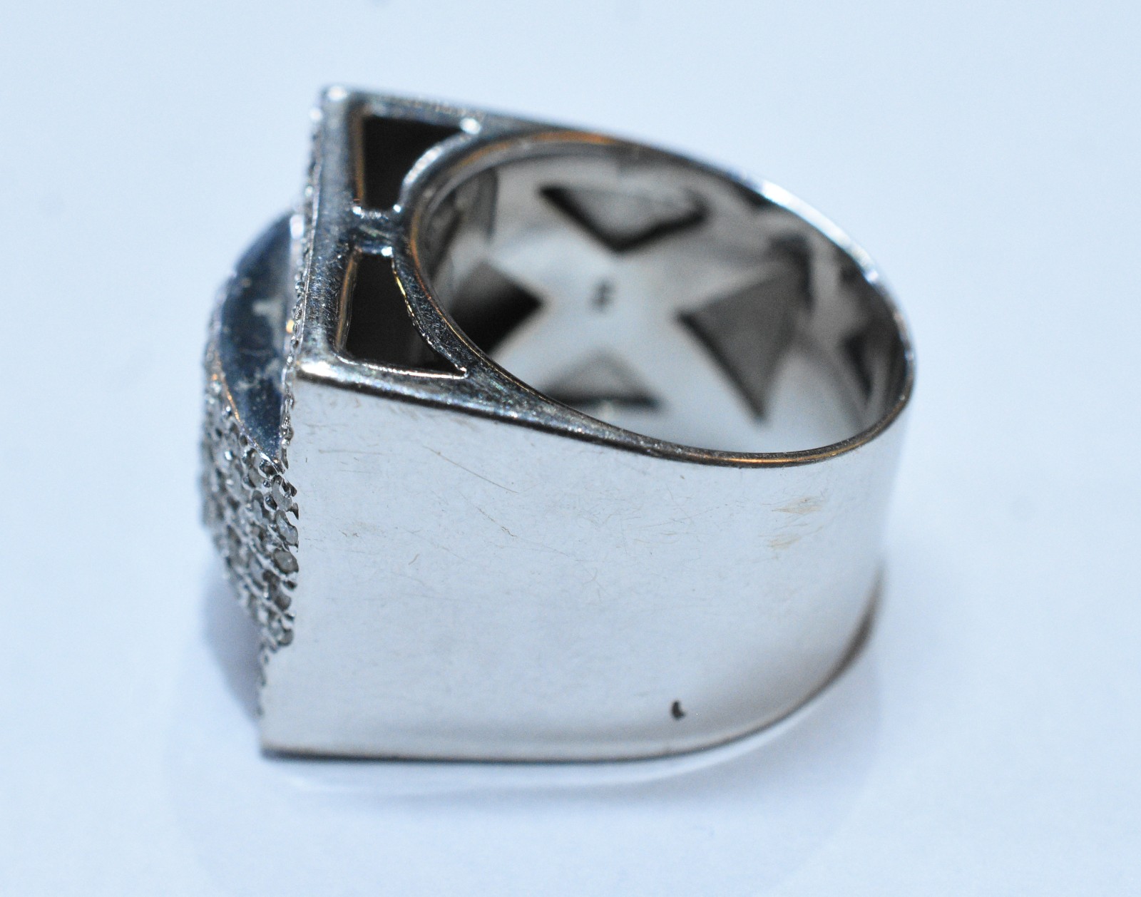 Anel de ouro branco, 18 k, rico e imponente trabalho estilo Art Deco... - foto 4 de 6