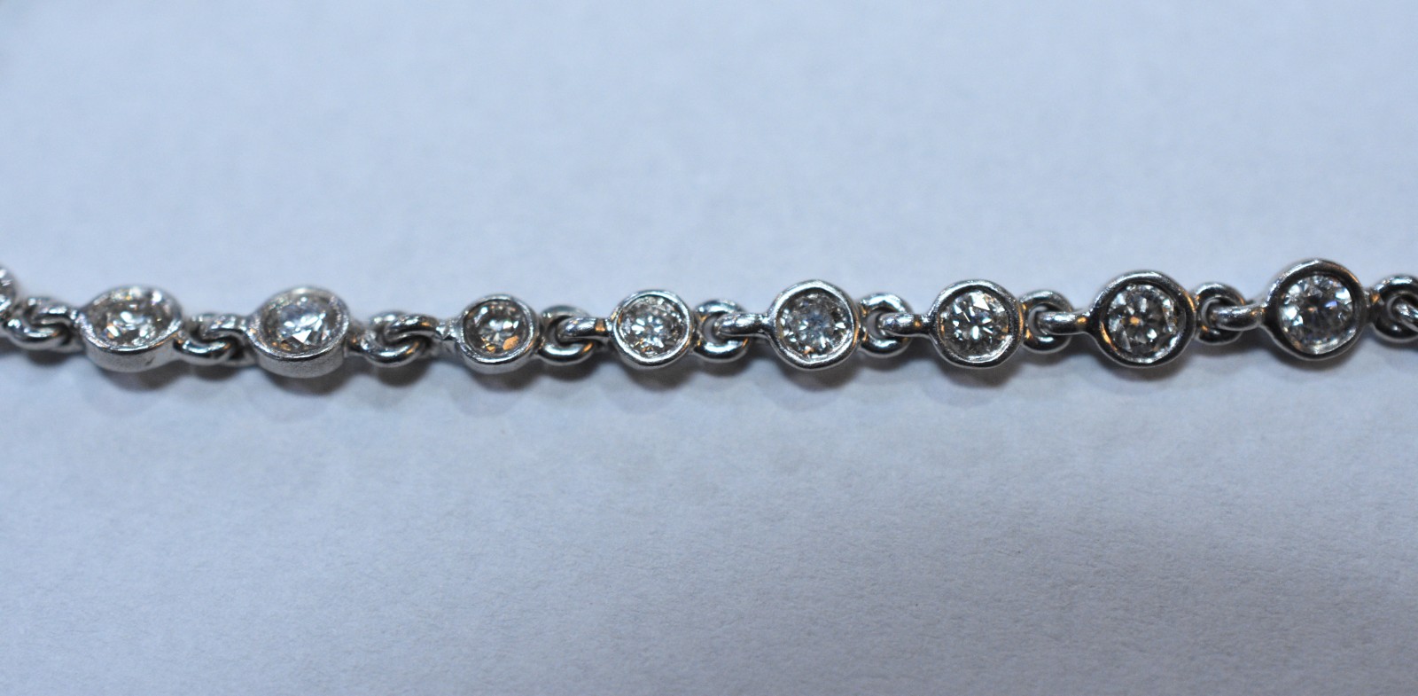 Pulseira de ouro branco com 36 brilhantes (Por motivos de segurança a... - foto 2 de 5