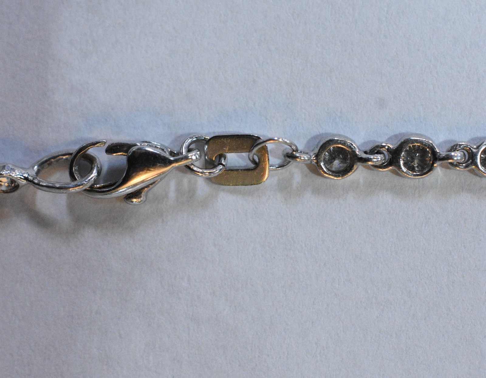 Pulseira de ouro branco com 36 brilhantes (Por motivos de segurança a... - foto 3 de 5