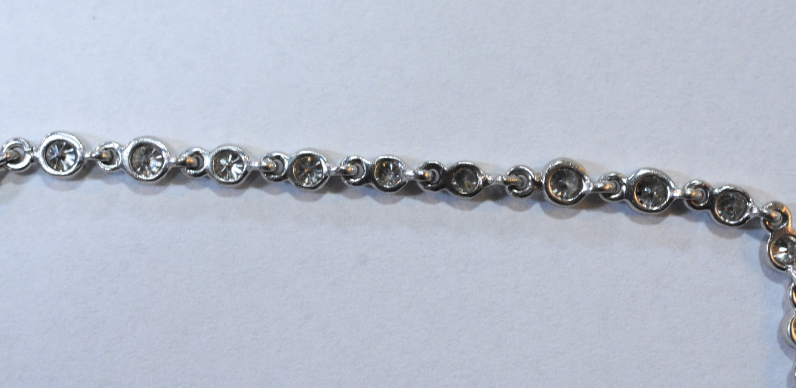 Pulseira de ouro branco com 36 brilhantes (Por motivos de segurança a... - foto 4 de 5