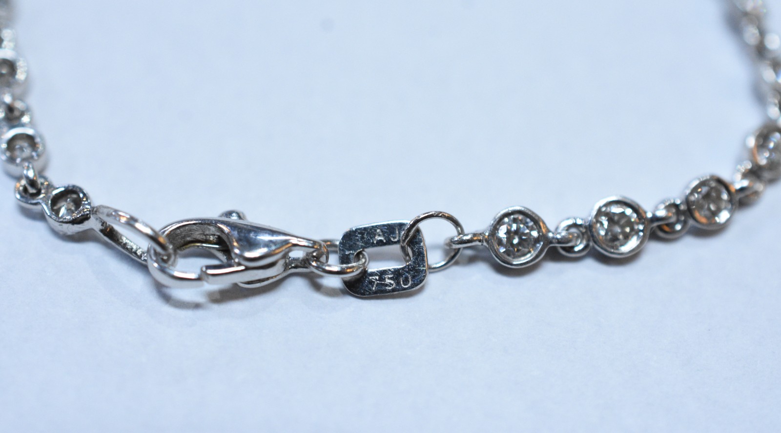 Pulseira de ouro branco com 36 brilhantes (Por motivos de segurança a... - foto 5 de 5