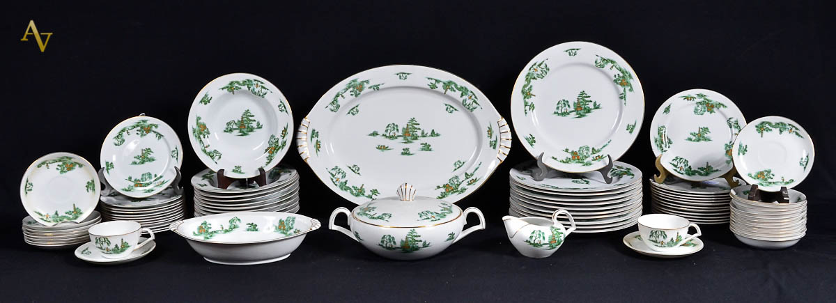 Serviço de chá e jantar de porcelana japonesa branca decorada com...