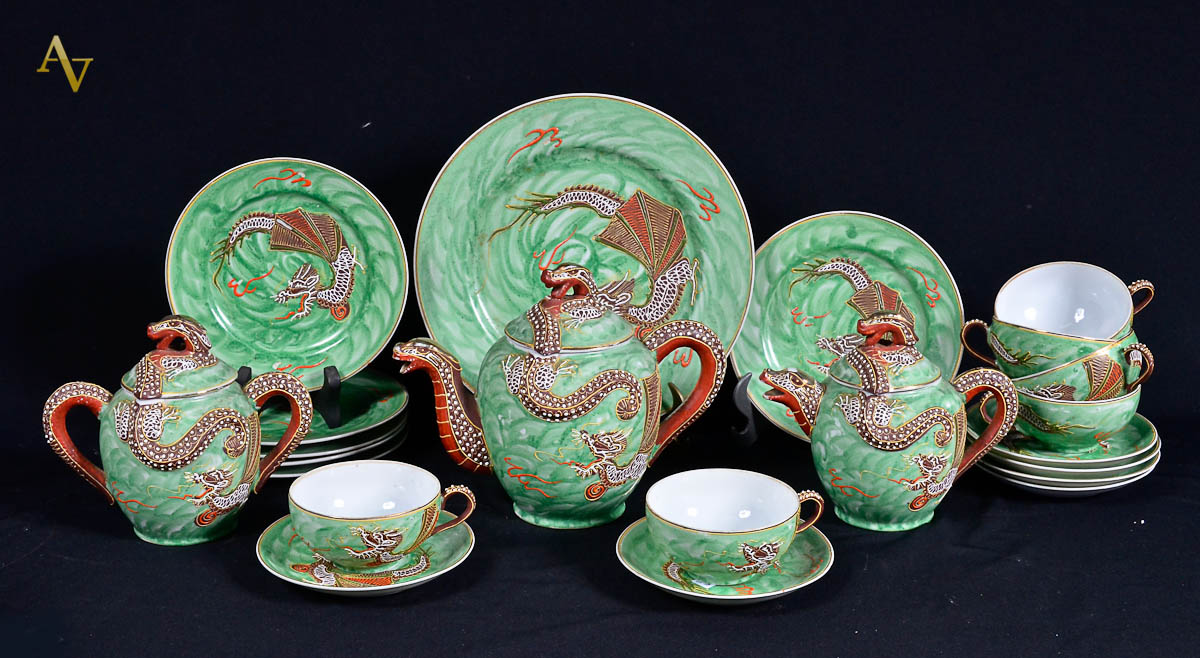 Serviço de chá de porcelana chinesa na cor verde c/ dragões em...