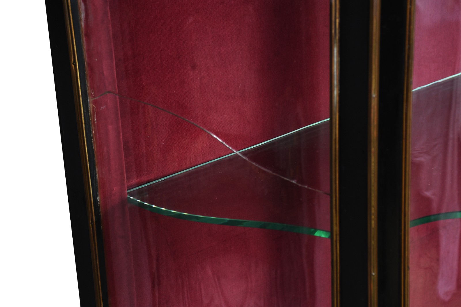 Vitrine de "boulle" feitio bombé, ricamente trabalhada, parte interna... - foto 9 de 9