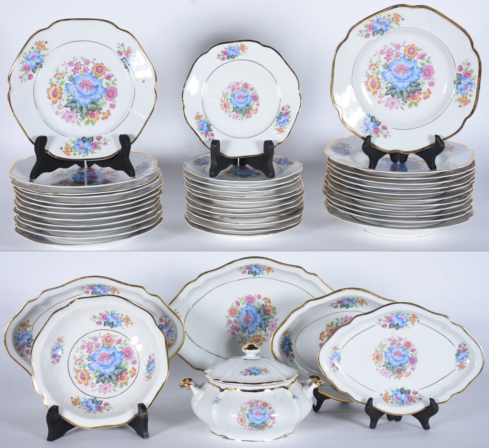 Aparelho de jantar de porcelana Mauá decorado com flores em... - foto 1 de 11