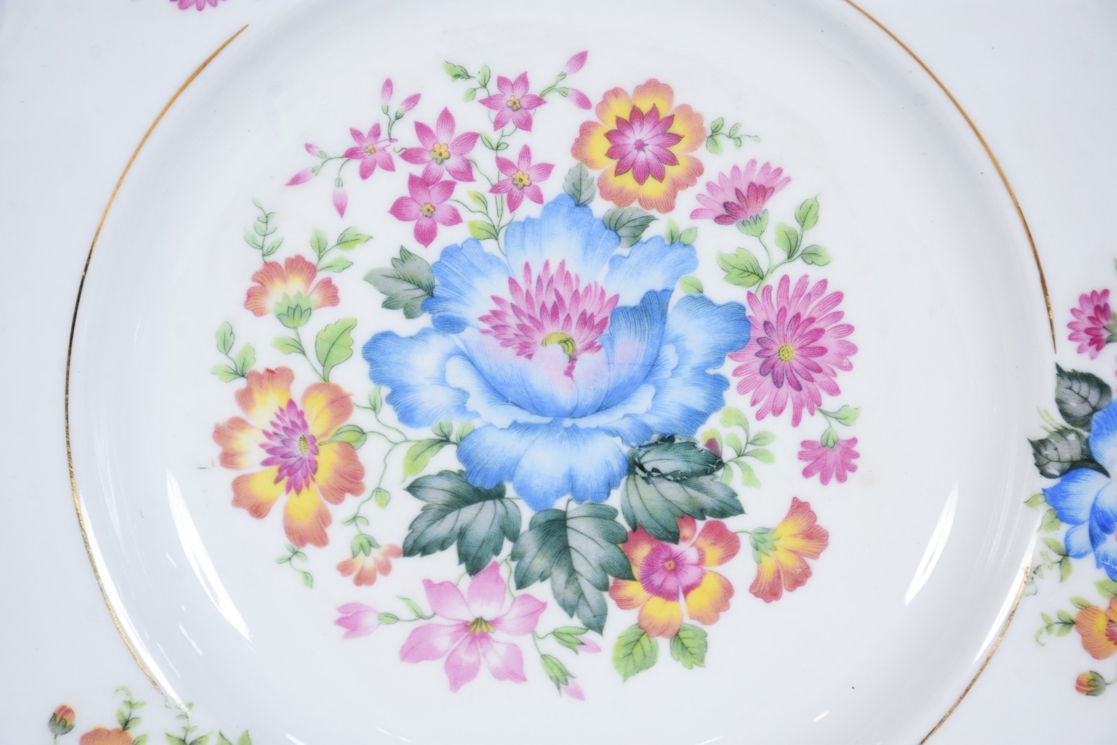 Aparelho de jantar de porcelana Mauá decorado com flores em... - foto 2 de 11