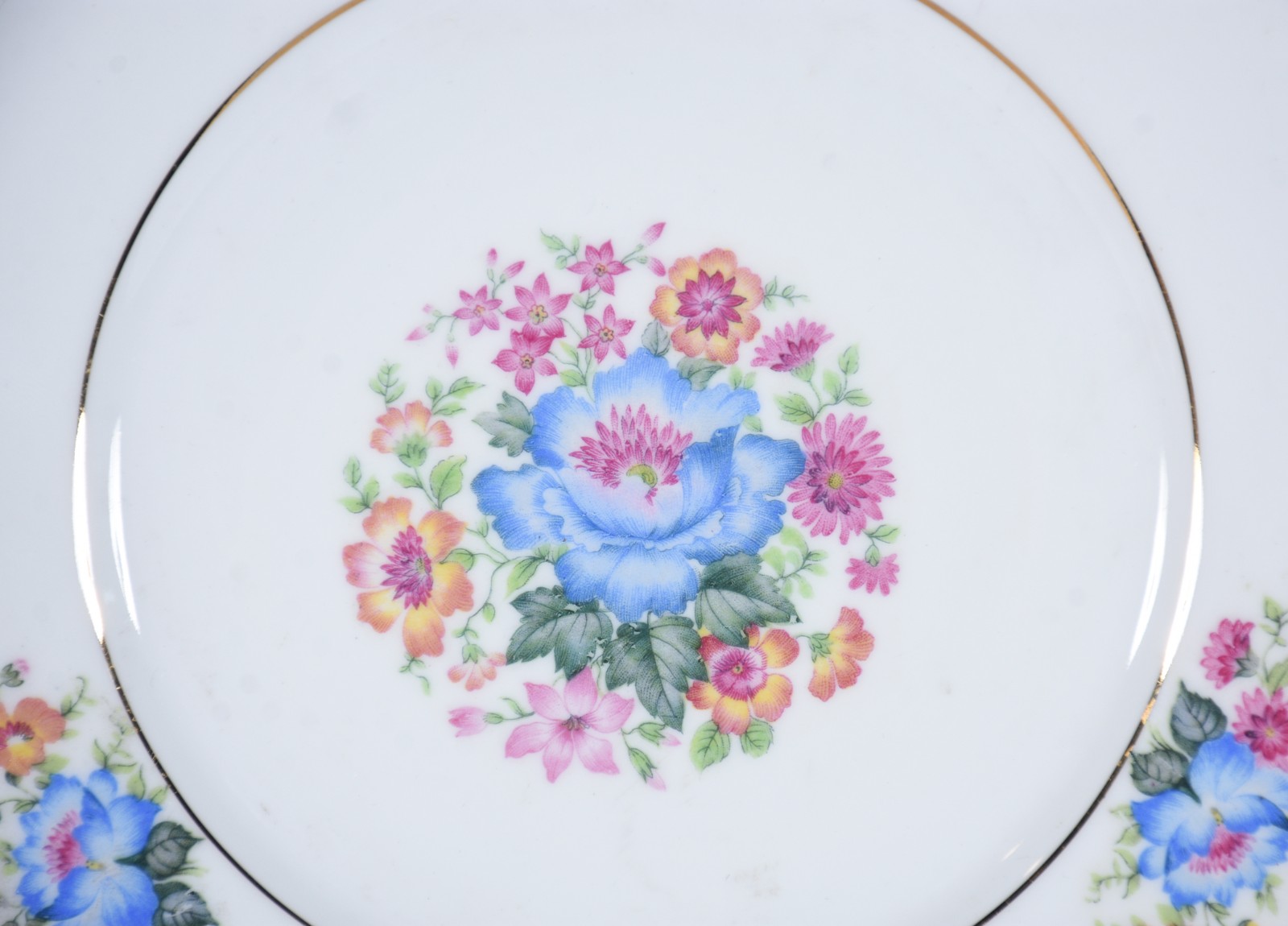 Aparelho de jantar de porcelana Mauá decorado com flores em... - foto 3 de 11