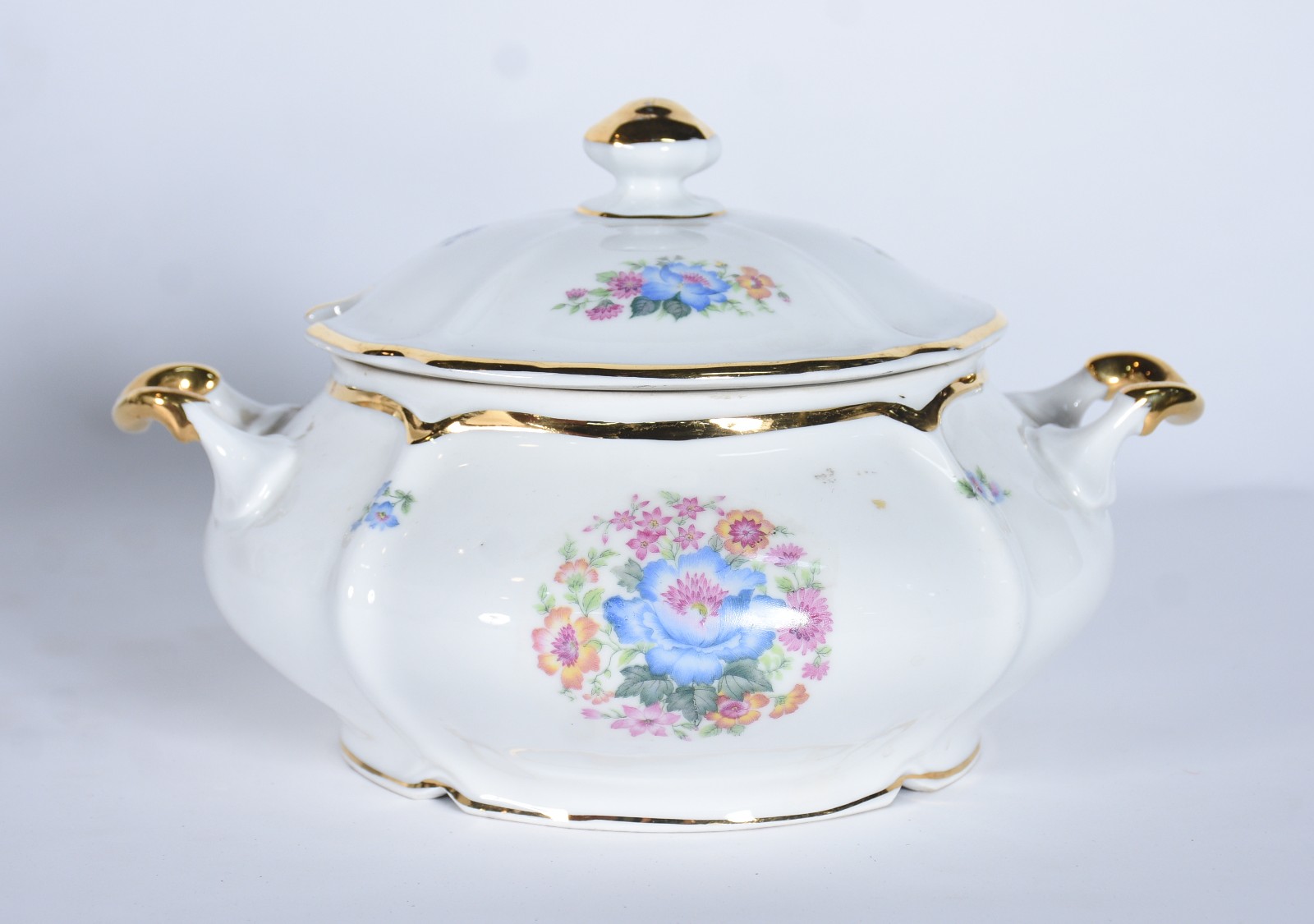 Aparelho de jantar de porcelana Mauá decorado com flores em... - foto 7 de 11
