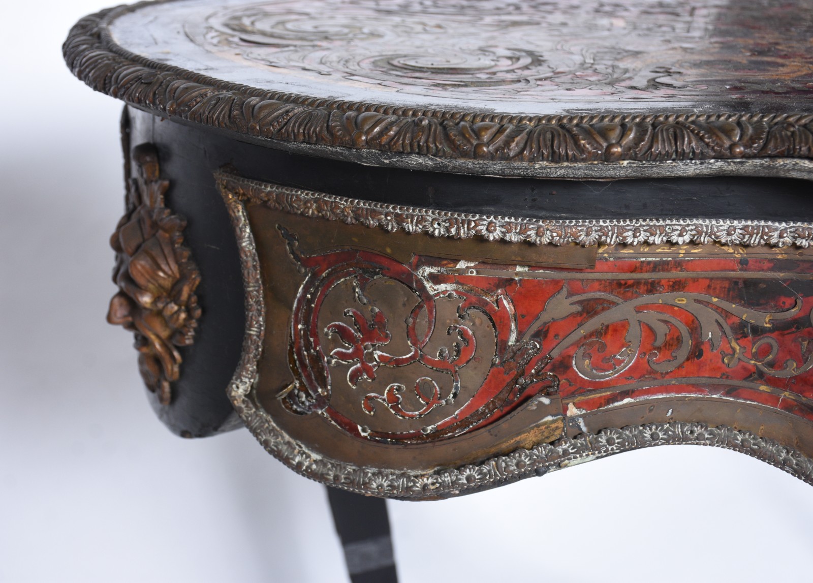 Mesa de apresentação em "boulle", revestimento com incrustações de... - foto 8 de 11