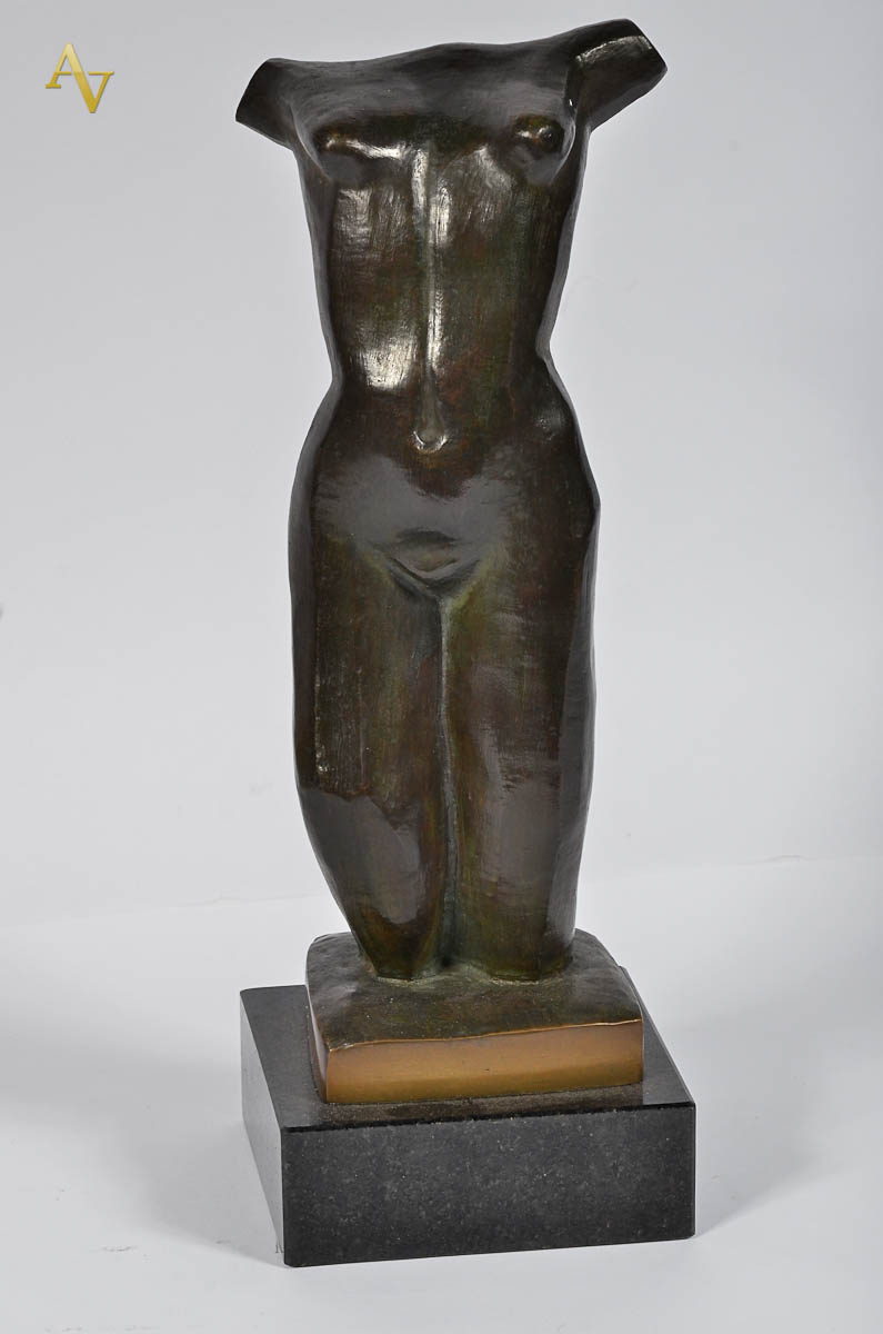 Torso de bronze c/ base de mármore. Alt. 38 cm.