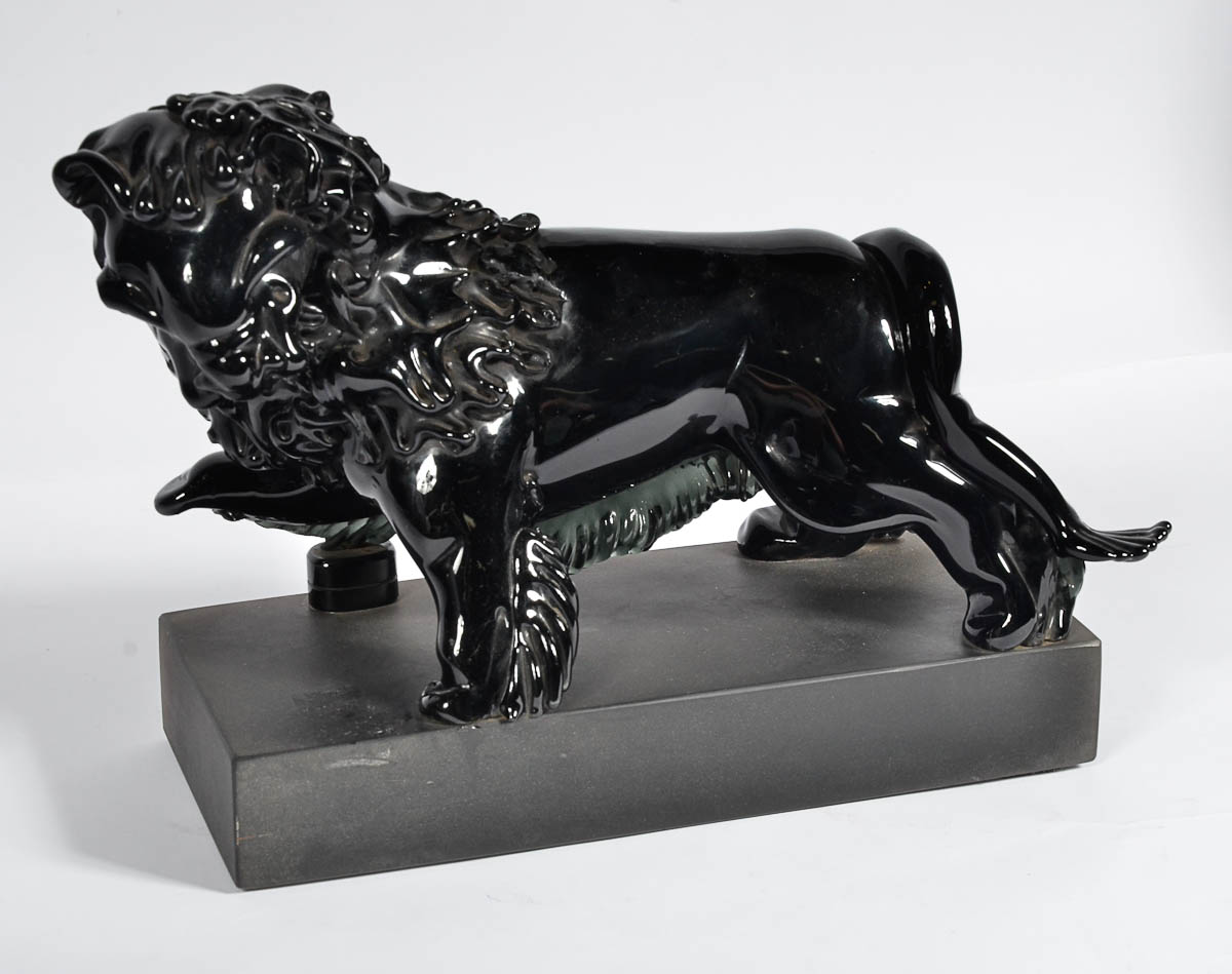 Escultura italiana em bloco maciço de murano preto c/ base de...