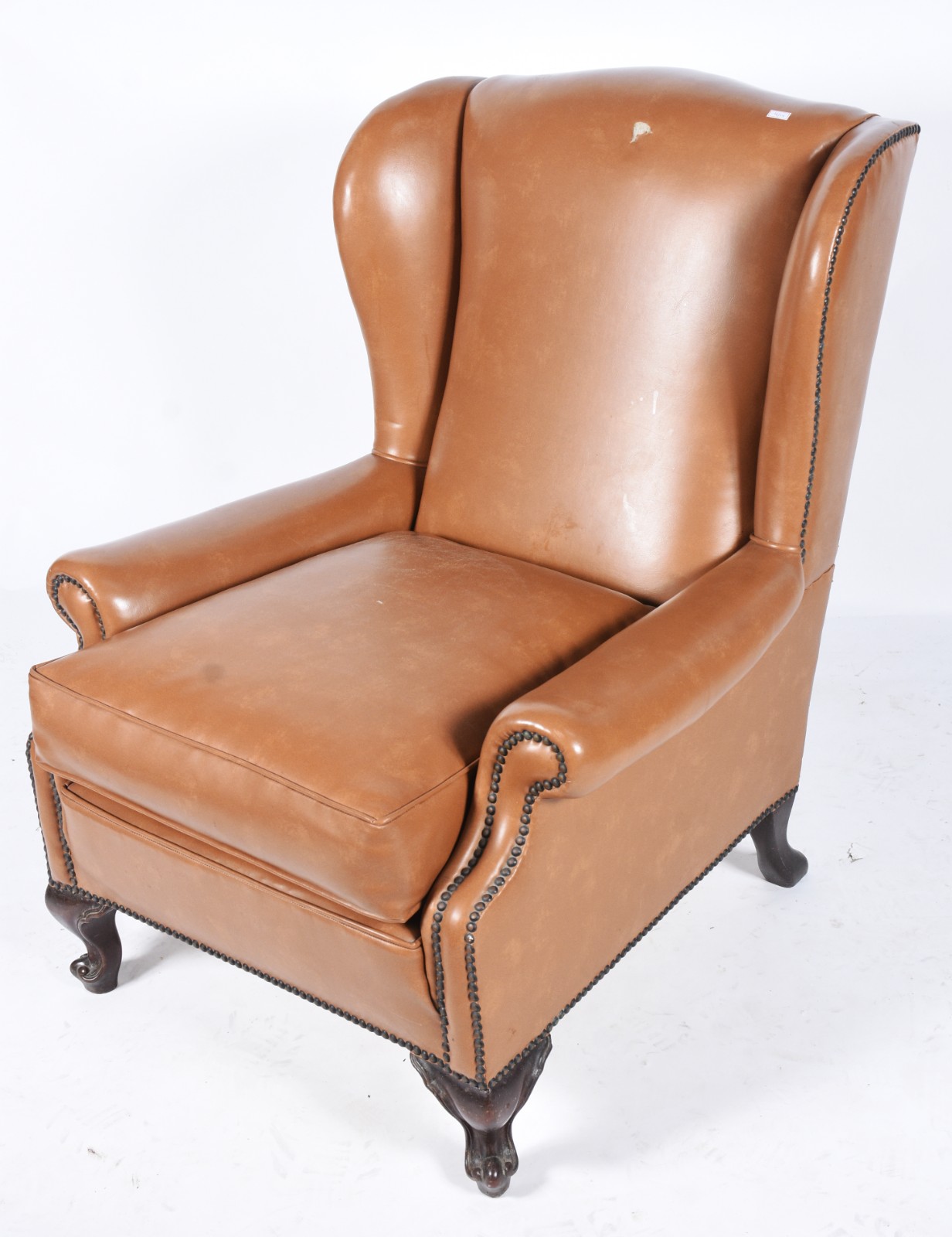Bergere estofada e forrada de courino na cor caramelo (desgastes). - foto 1 de 8