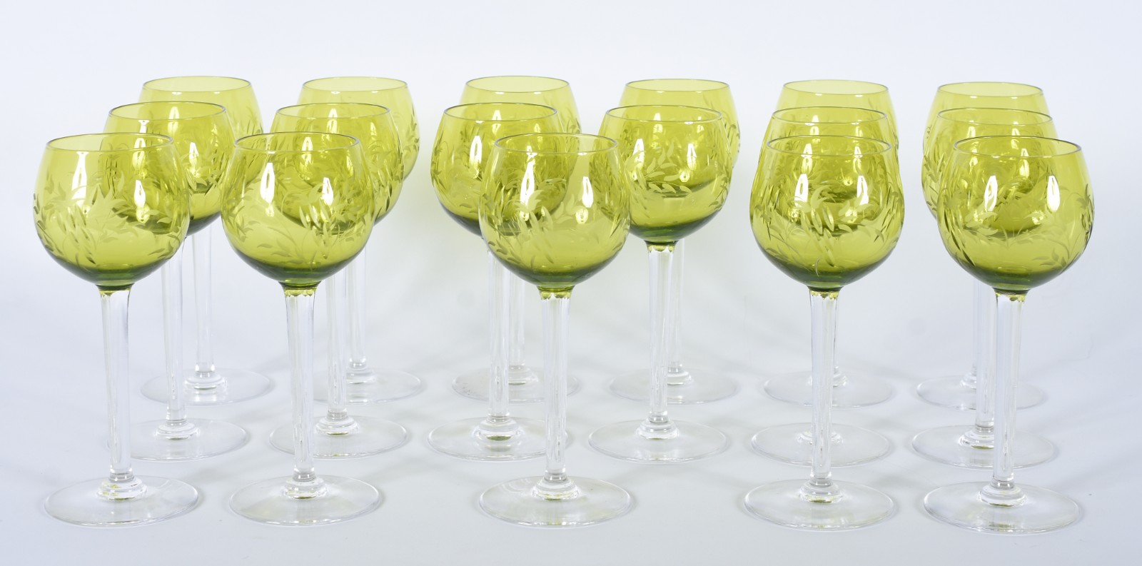 Conjunto com dezessete taças para vinho de cristal europeu na cor... - foto 1 de 5