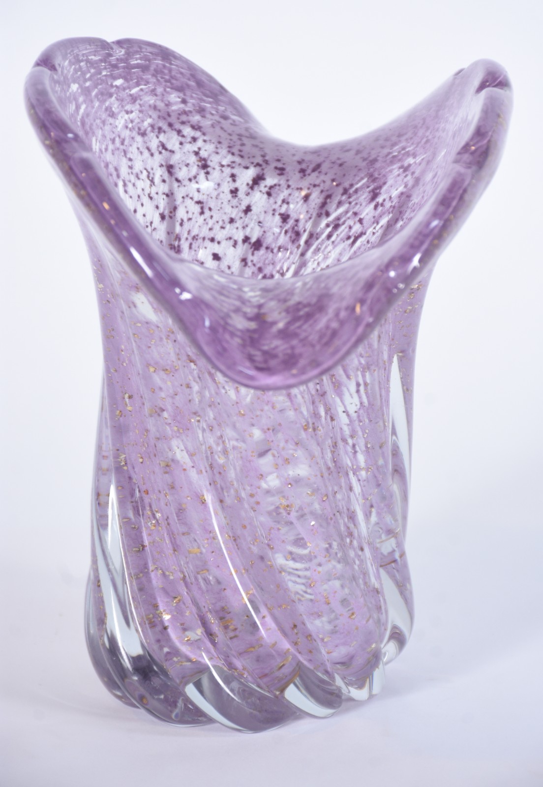 Vaso de vidro decorativo na cor lilás. - foto 5 de 6