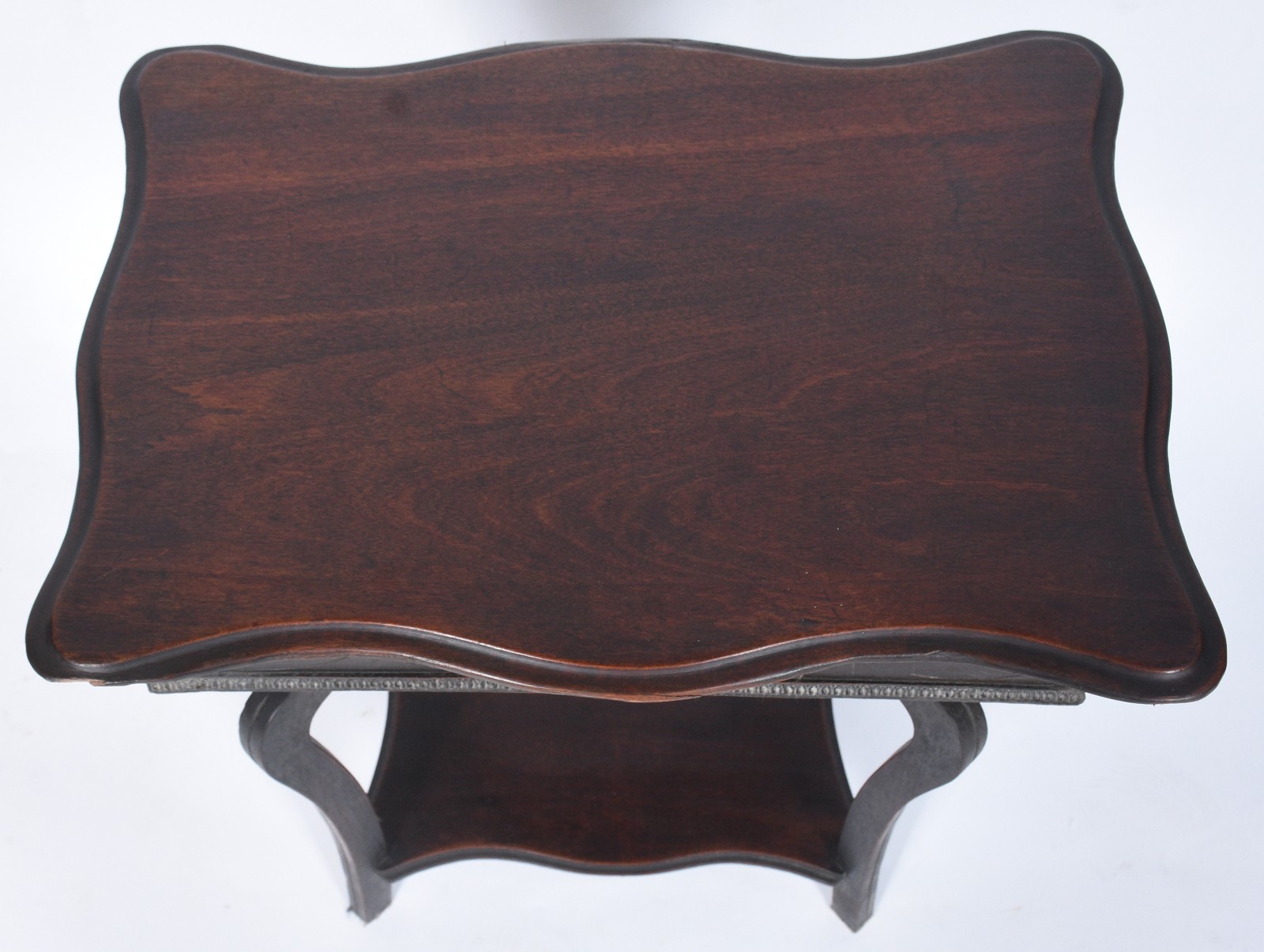 Mesa de costura de madeira nobre, tampo articulado, platô inferior. - foto 4 de 10